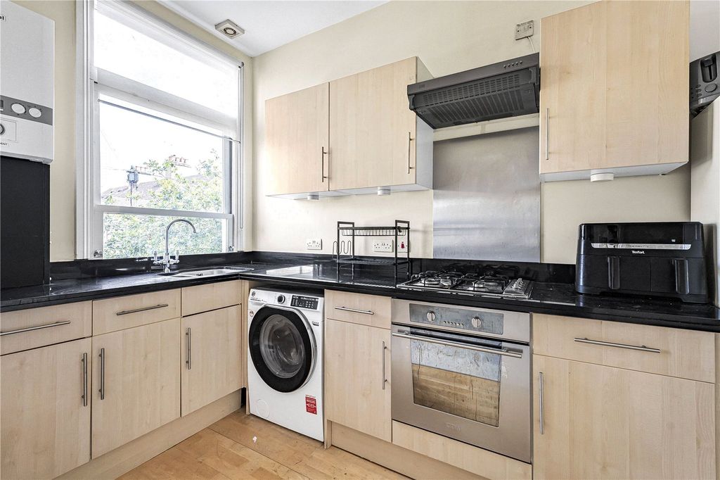 Property photo 3 of 14 Kitchen