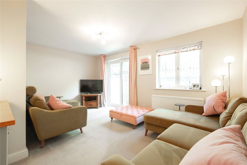 Property photo 2 of 23 Living Room