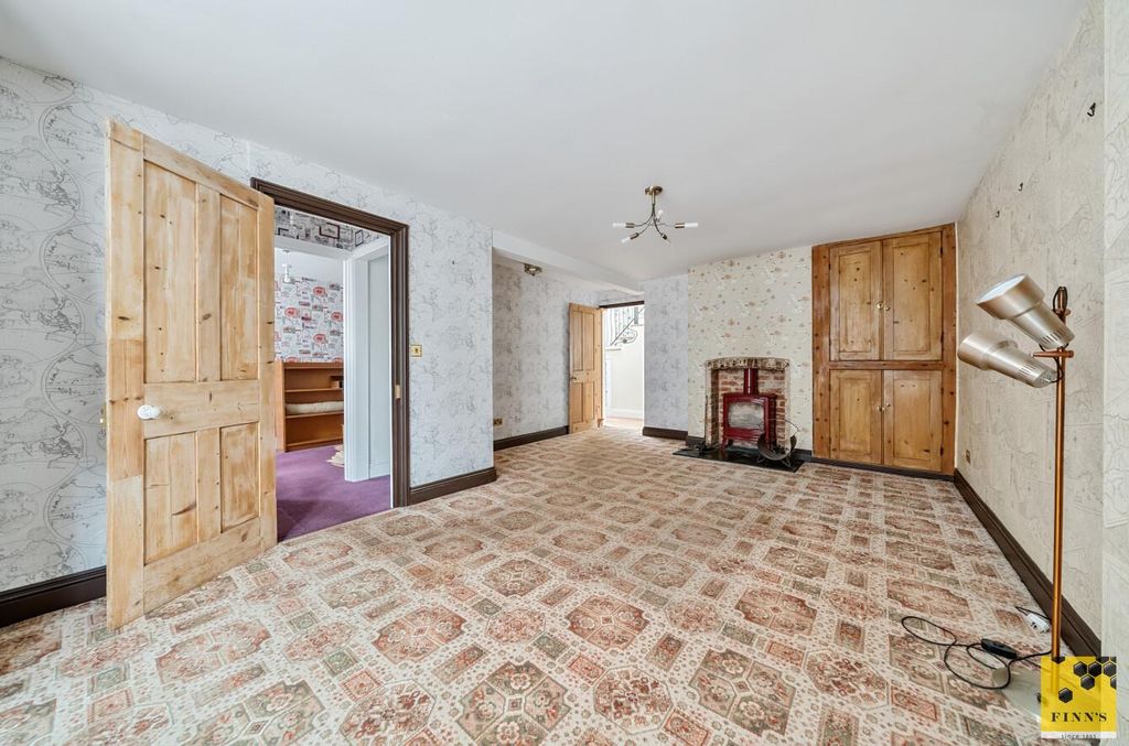Property photo 2 of 16 F75A169c-6d63-446F-8Dd4-358F7024A313.Jpg