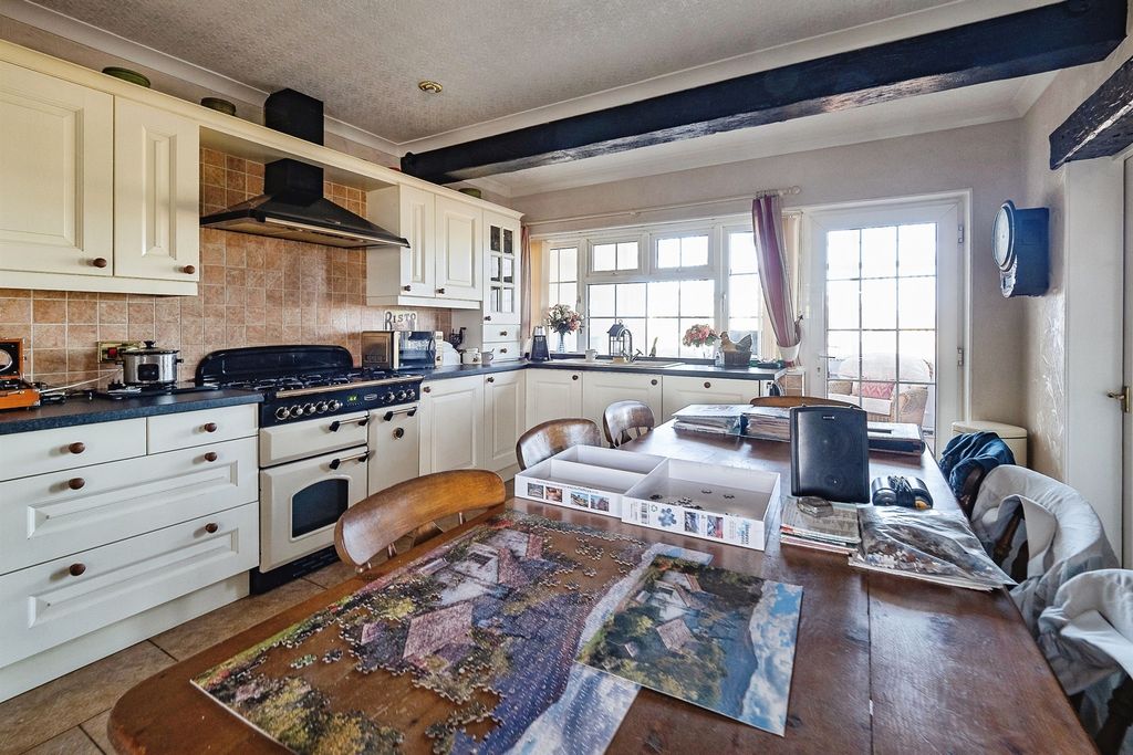 Property photo 2 of 34