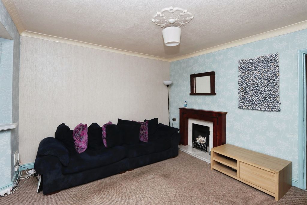 Property photo 2 of 18