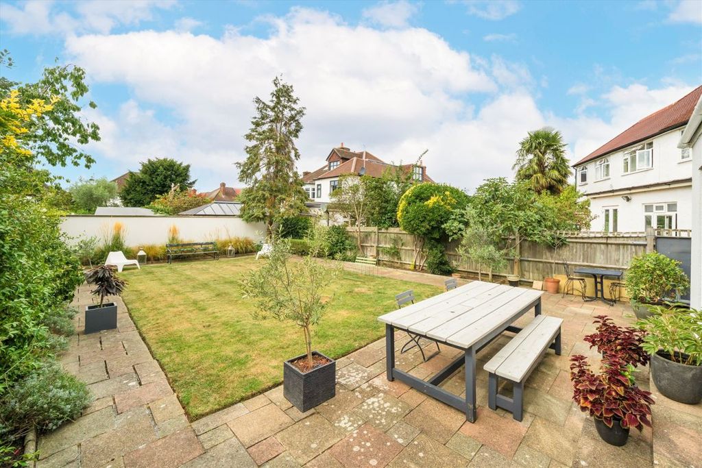 Property photo 2 of 9
