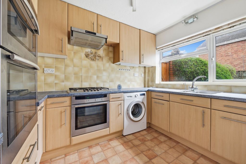 Property photo 2 of 28 Kitchen