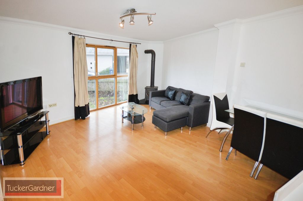 Property photo 2 of 20