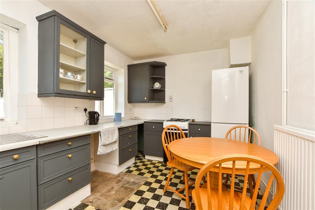 Property photo 3 of 12 Kitchen