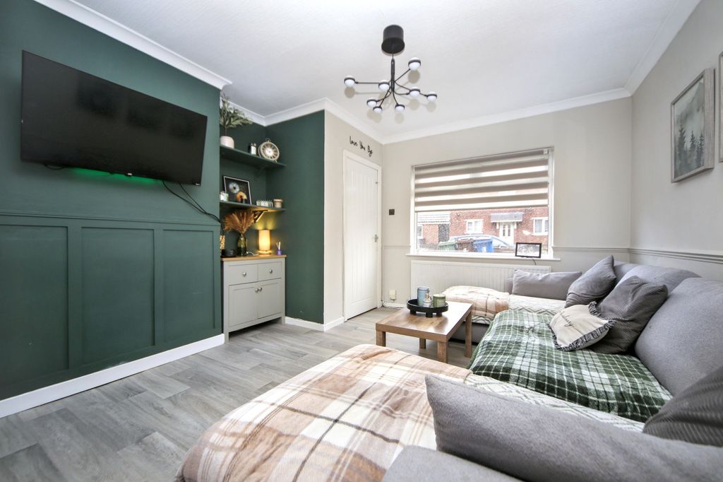 Property photo 2 of 25