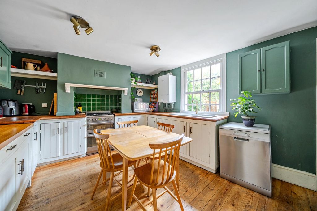 Property photo 3 of 20 Kitchen