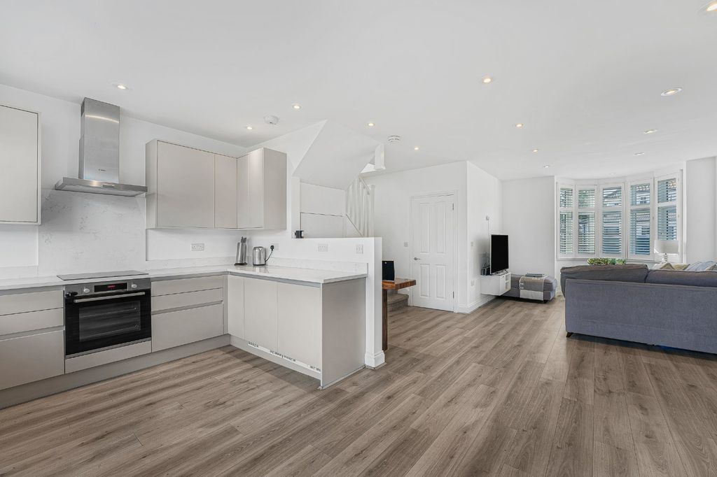 Property photo 2 of 24 Picture No. 13