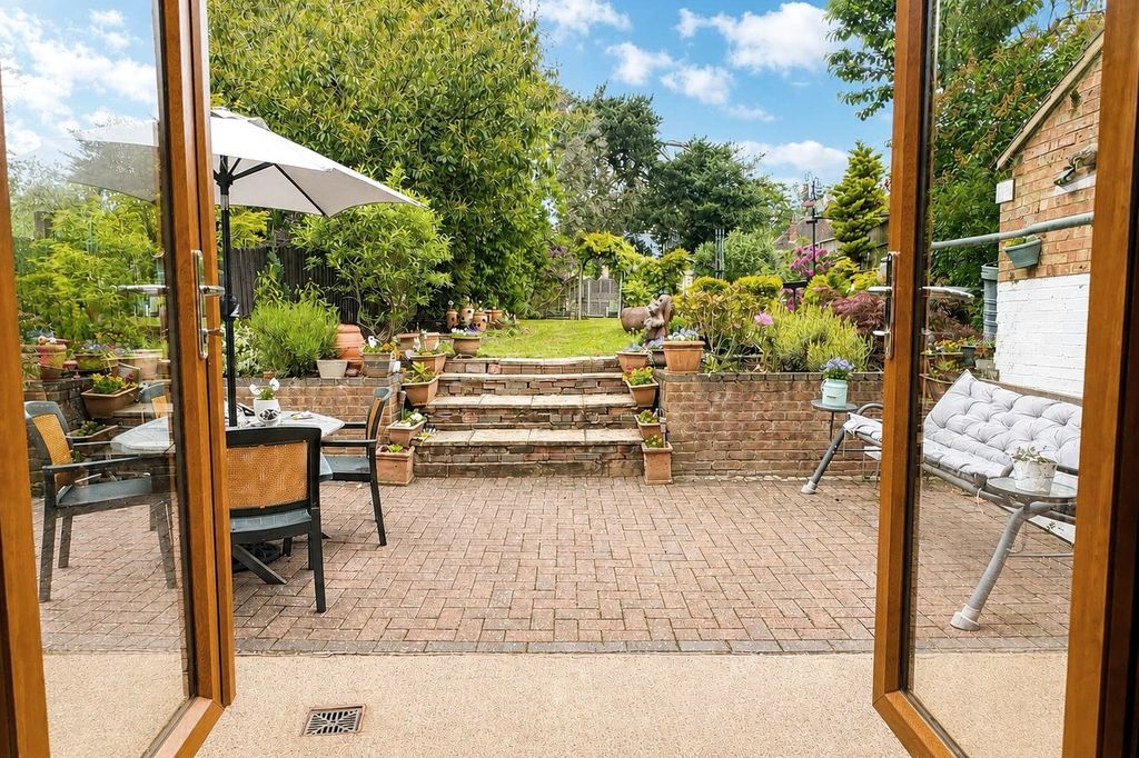 Property photo 3 of 12 4965366