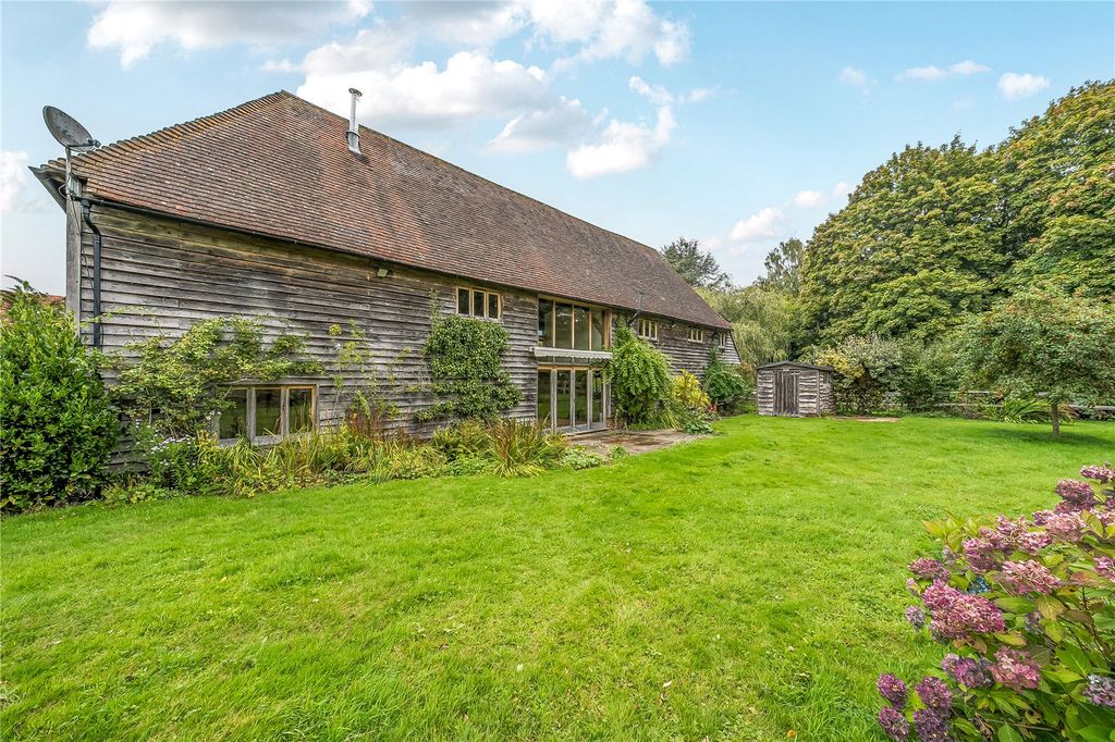 Property photo 1 of 8 Gardens