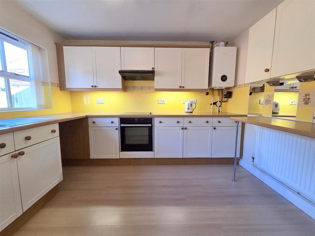 Property photo 2 of 14 Kitchen