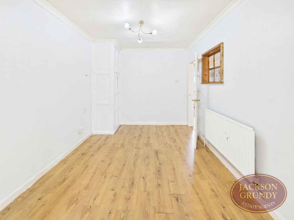 Property photo 3 of 13 Trevor Close