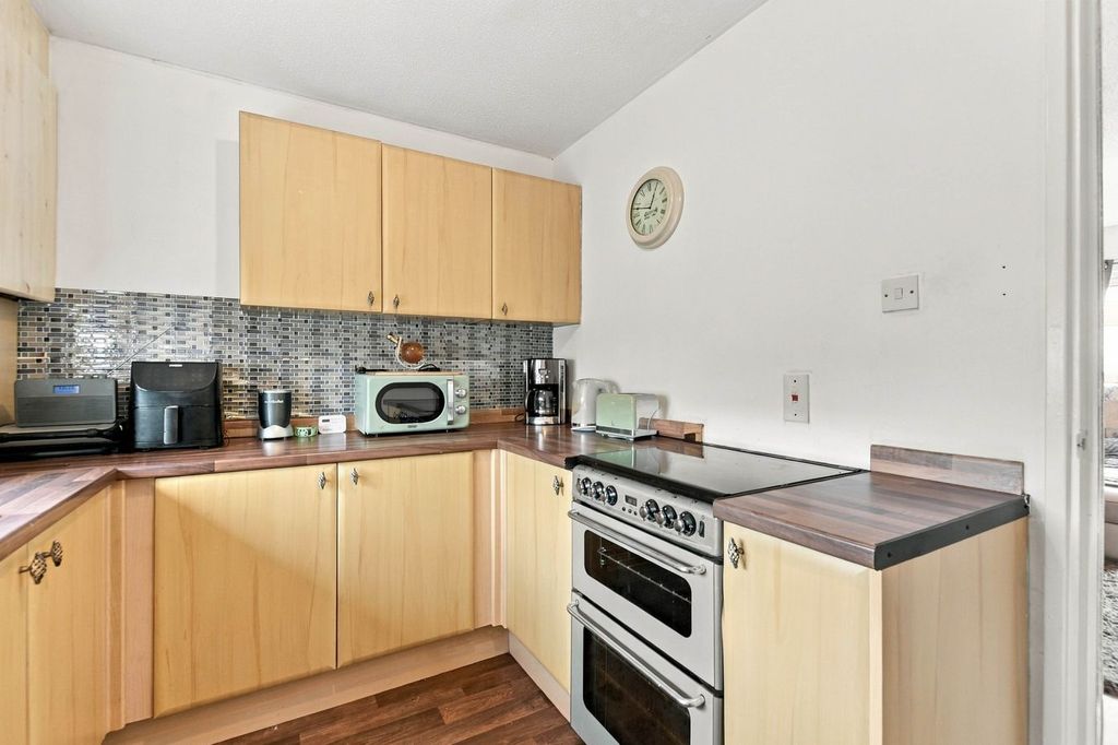 Property photo 3 of 23