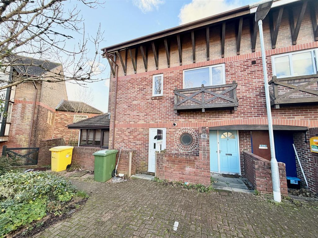 Property photo 1 of 18 Branson Court