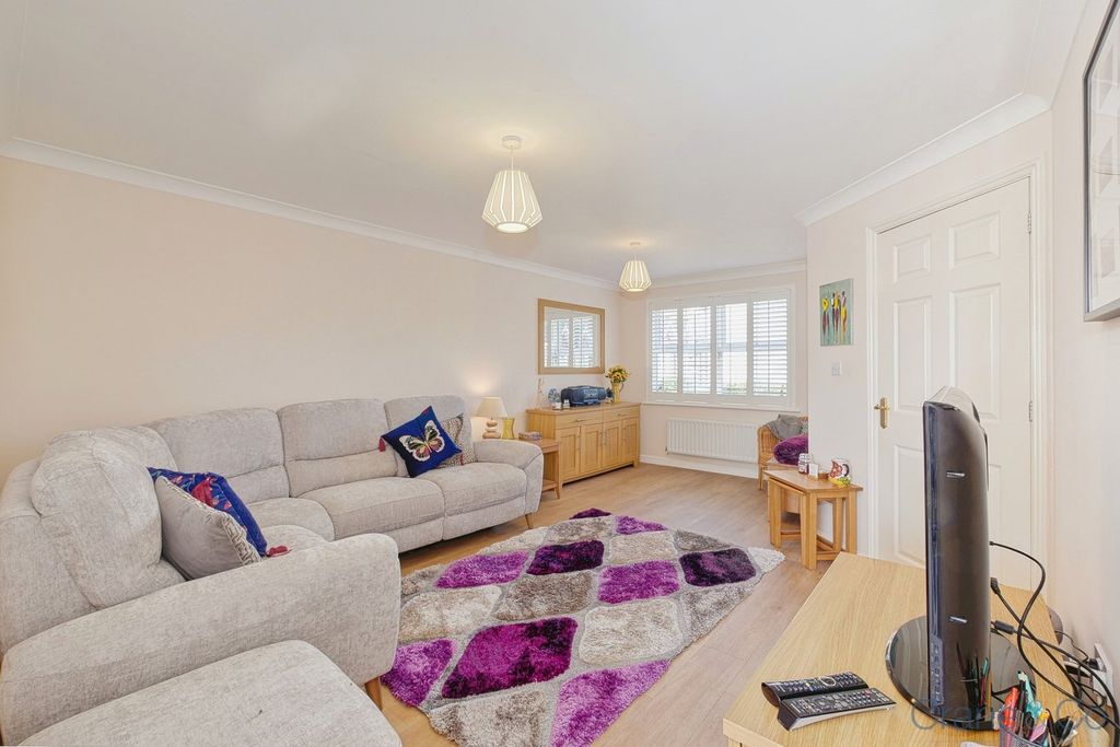 Property photo 2 of 21