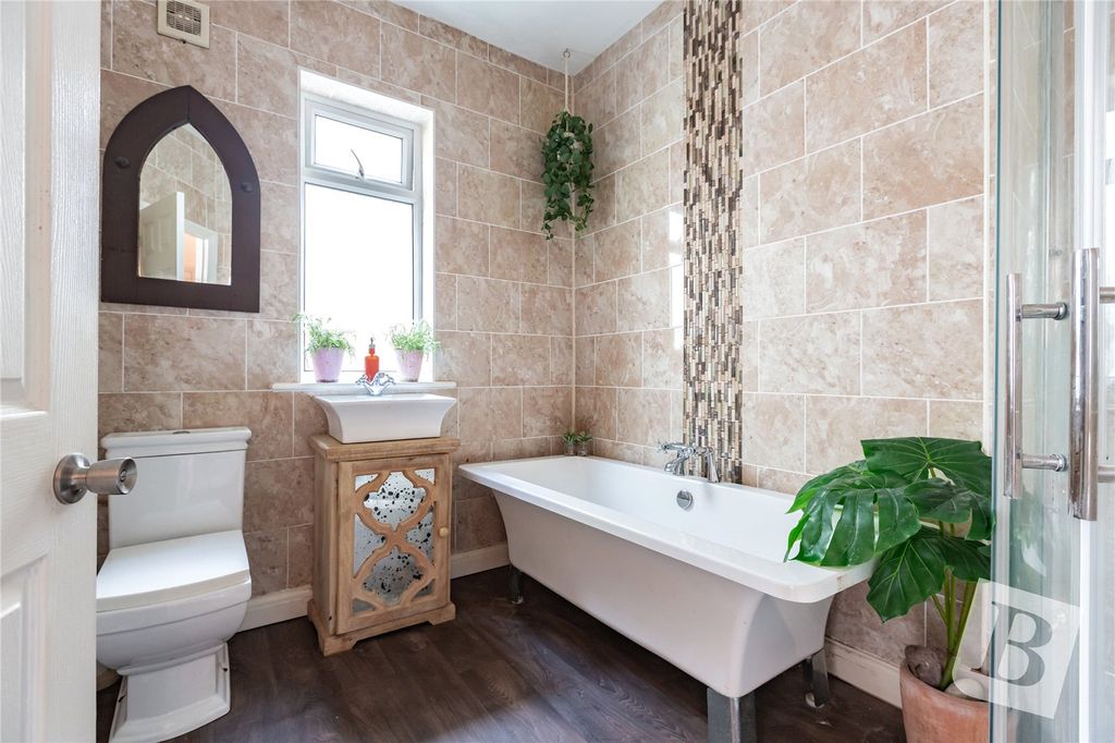 Property photo 3 of 21 Family Bathroom