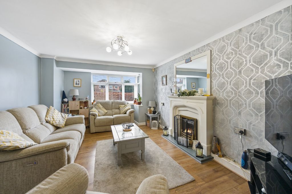 Property photo 2 of 58 Picture No. 16