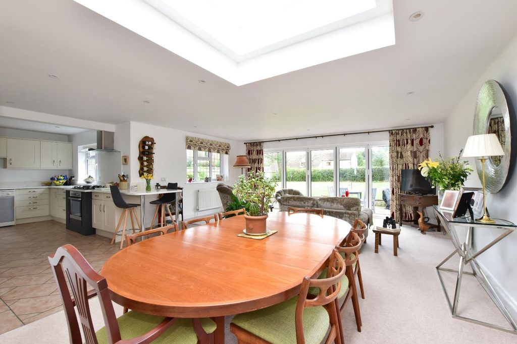 Property photo 2 of 28 Dining Area