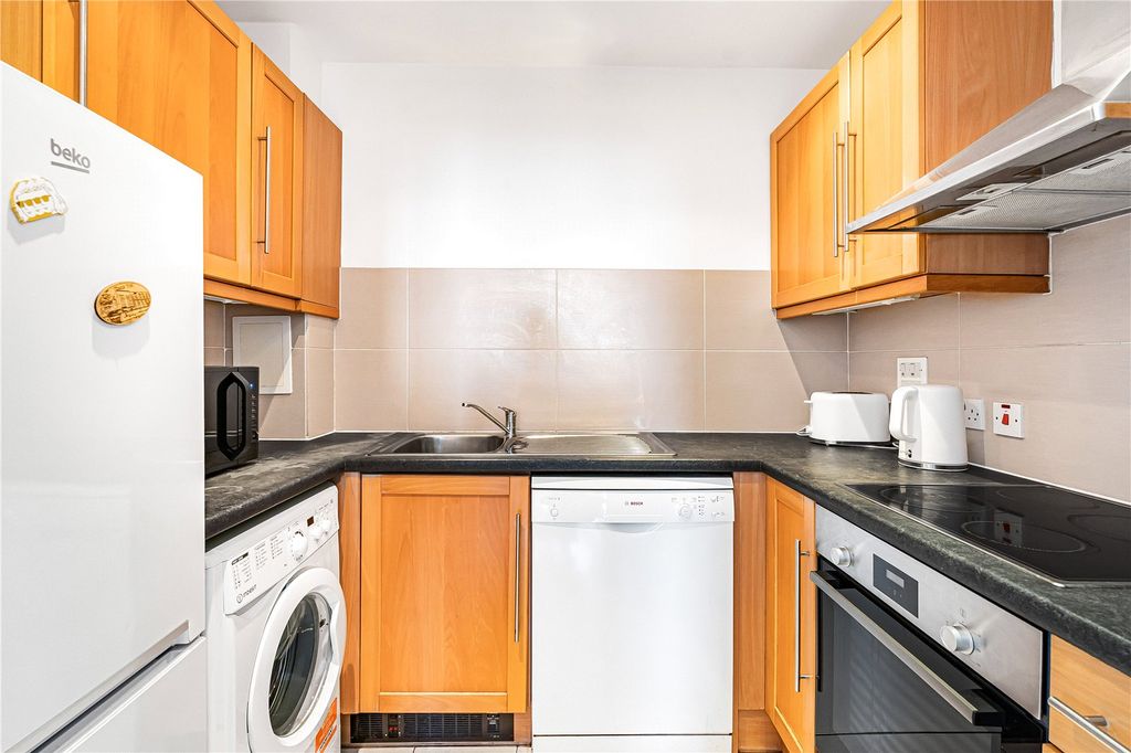 Property photo 3 of 25 Kitchen