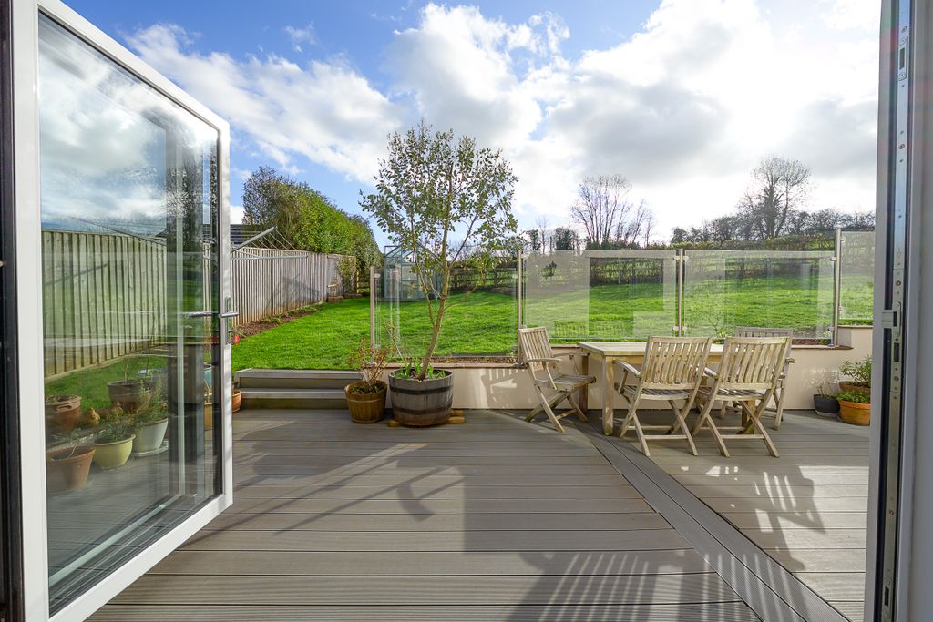 Property photo 3 of 25 Oak House-32