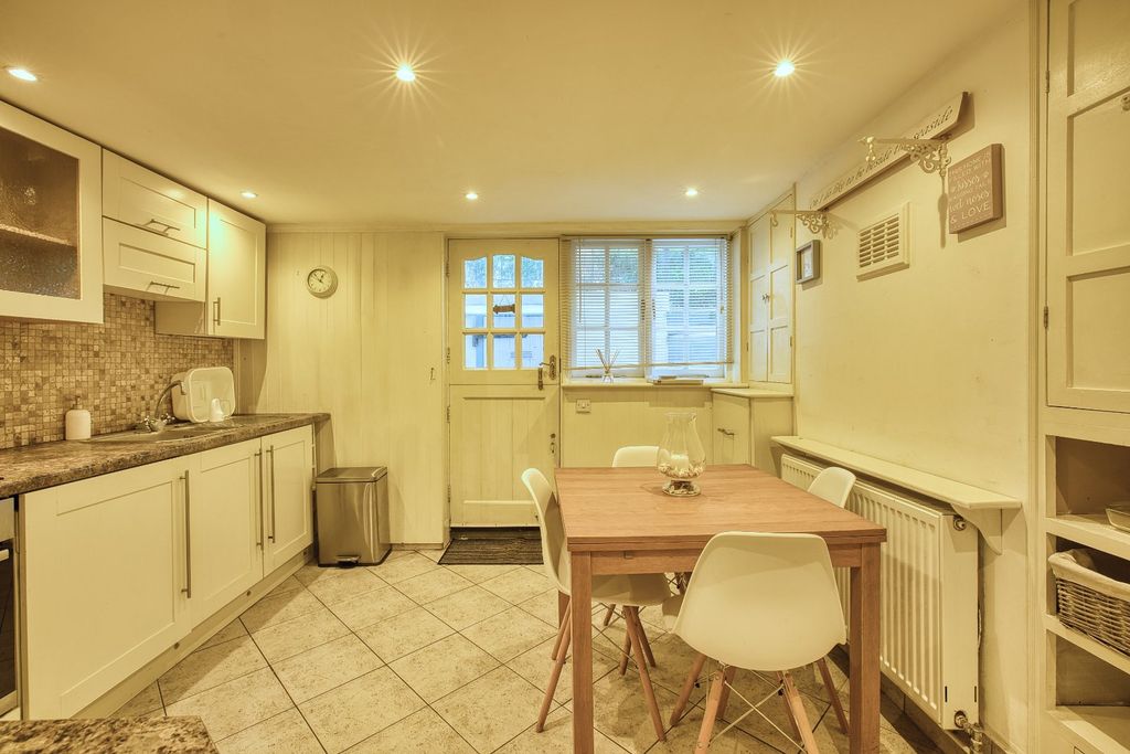 Property photo 3 of 12 Picture 3