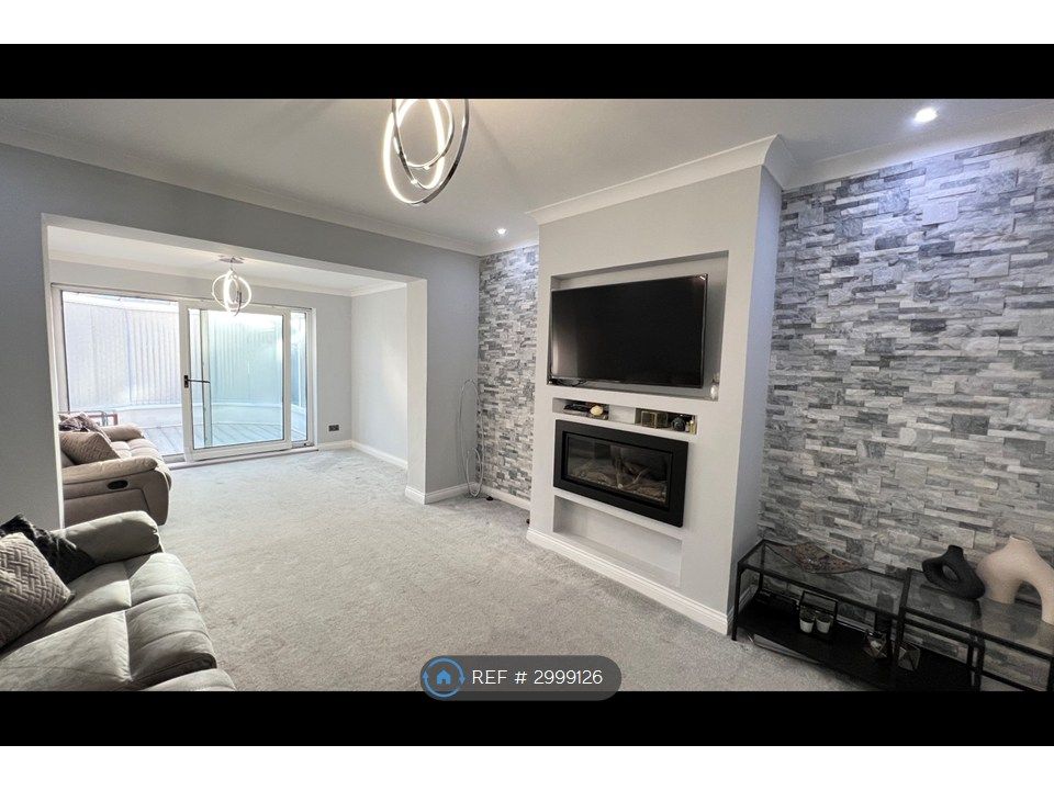 Property photo 2 of 32