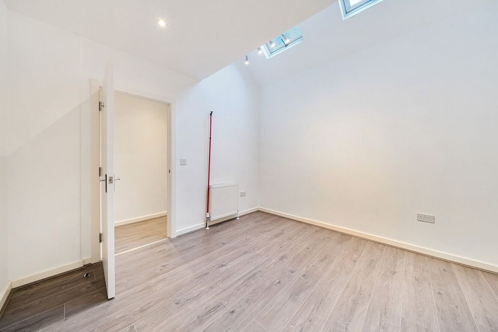 Property photo 3 of 16 Picture No. 30