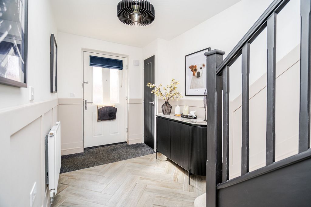 Property photo 3 of 32