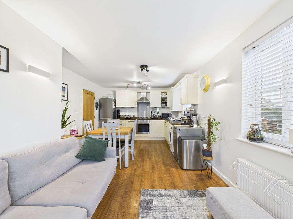 Property photo 3 of 13 Cam04018G0-Pr0396-Still011