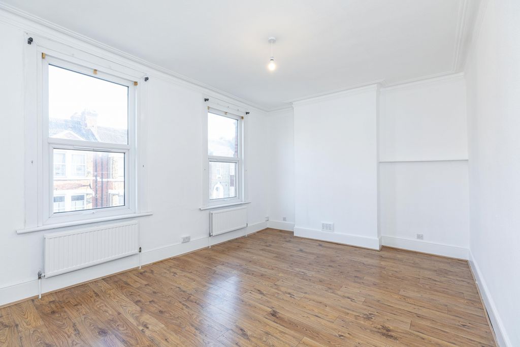 Property photo 3 of 21 Gallery