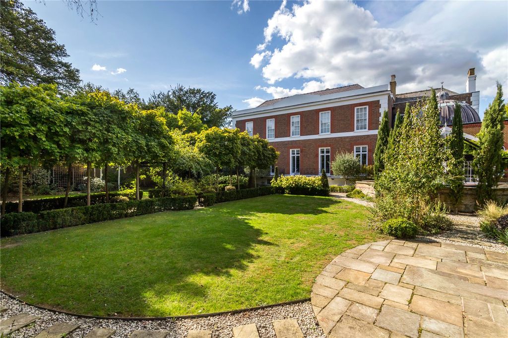 Property photo 3 of 42 House. Partnership