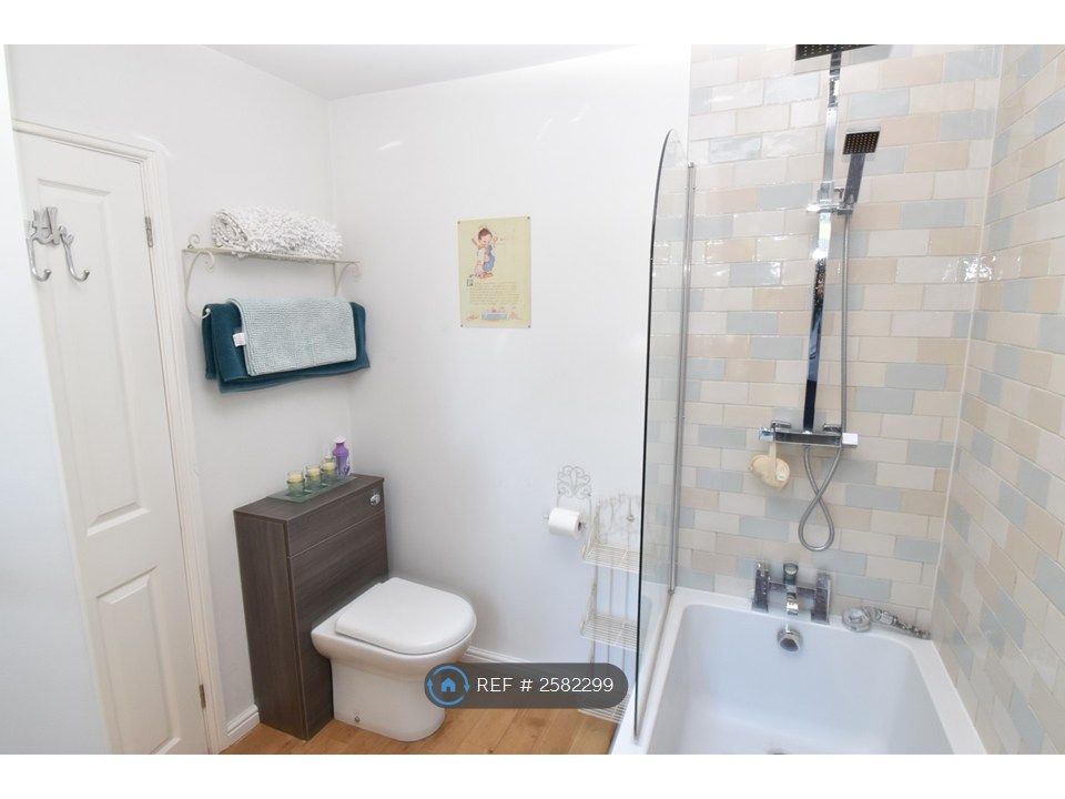 Property photo 3 of 19 Family Bathroom