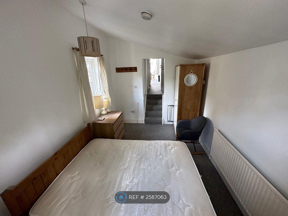 Property photo 3 of 6 Spacious Separate Bedroom