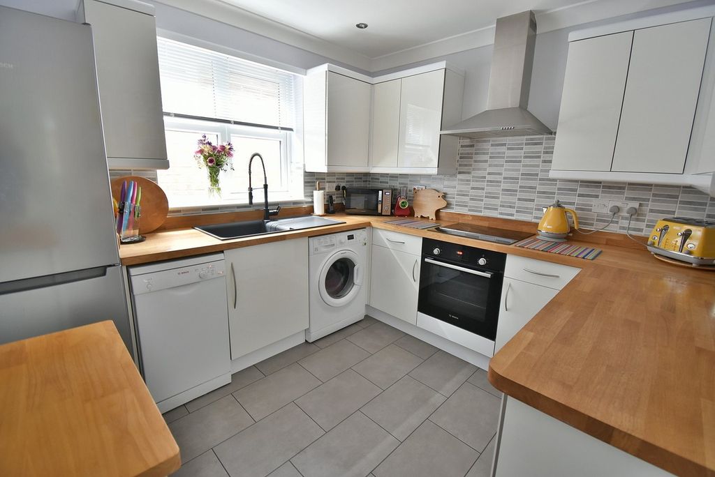 Property photo 2 of 23