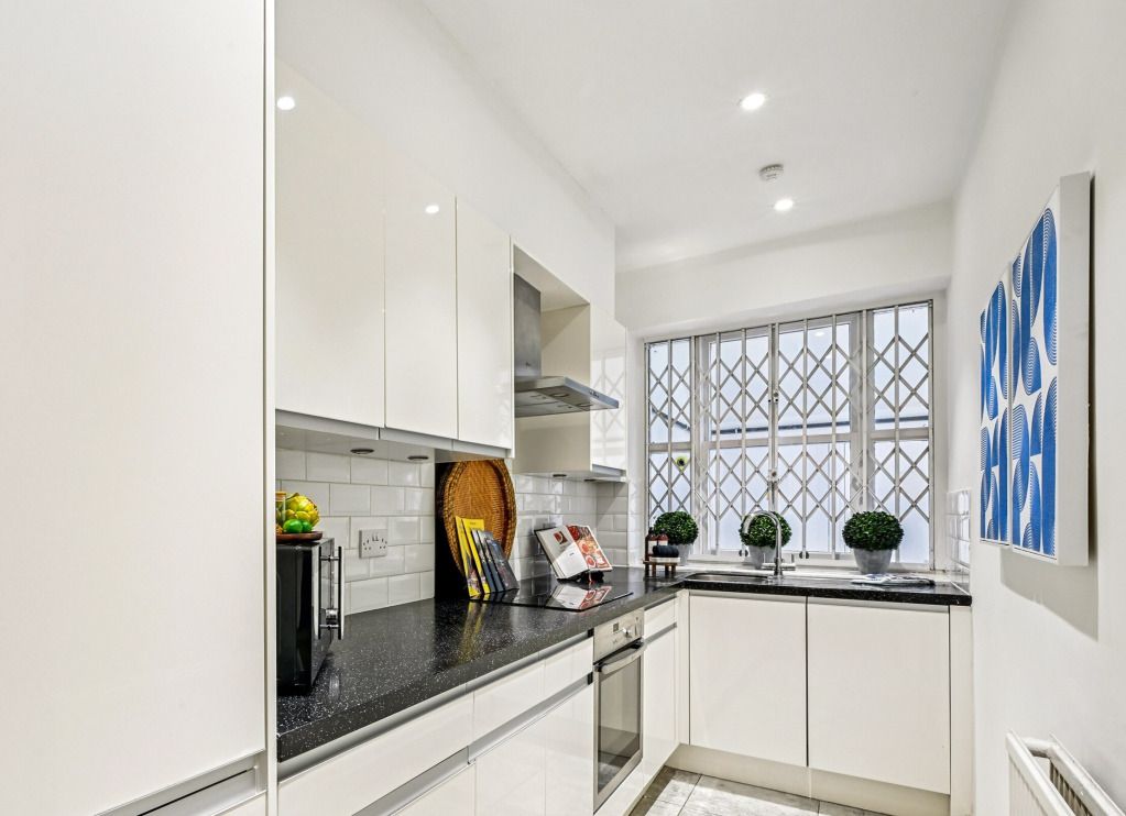 Property photo 3 of 12 Picture 4