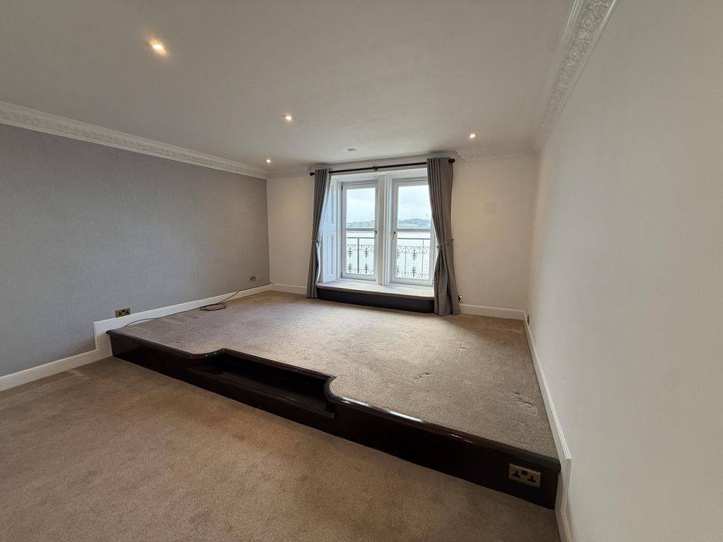 Property photo 2 of 40