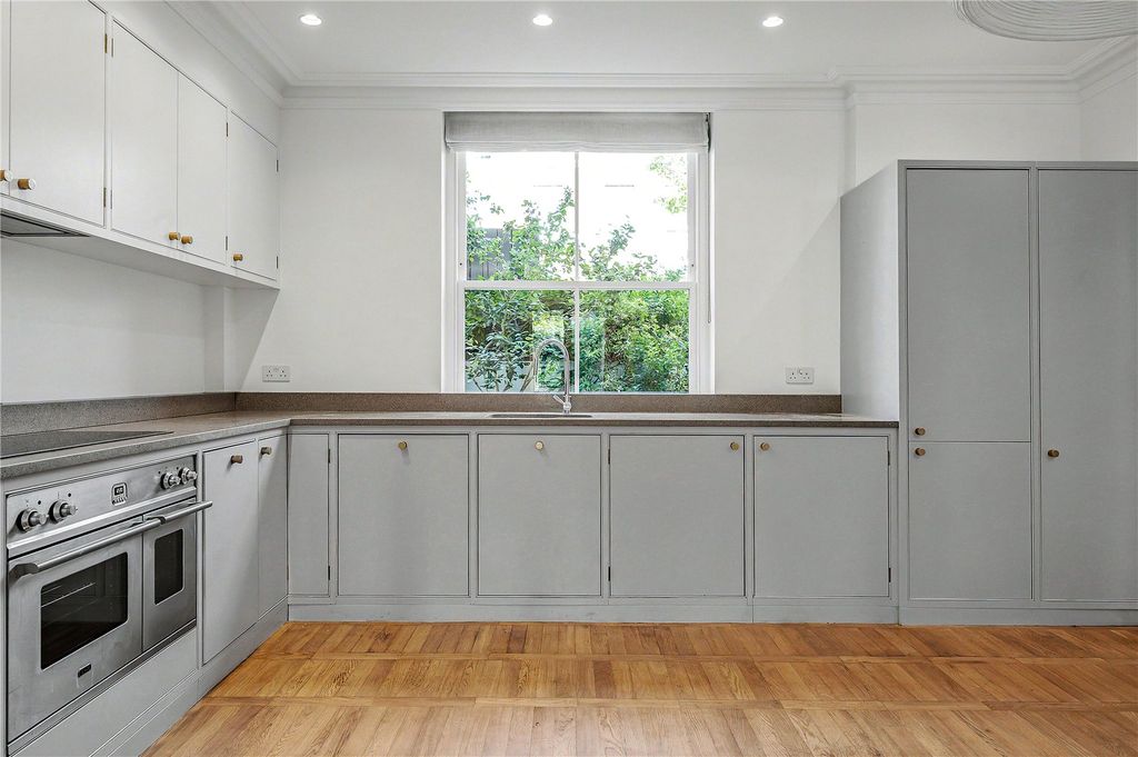 Property photo 3 of 20 Kitchen