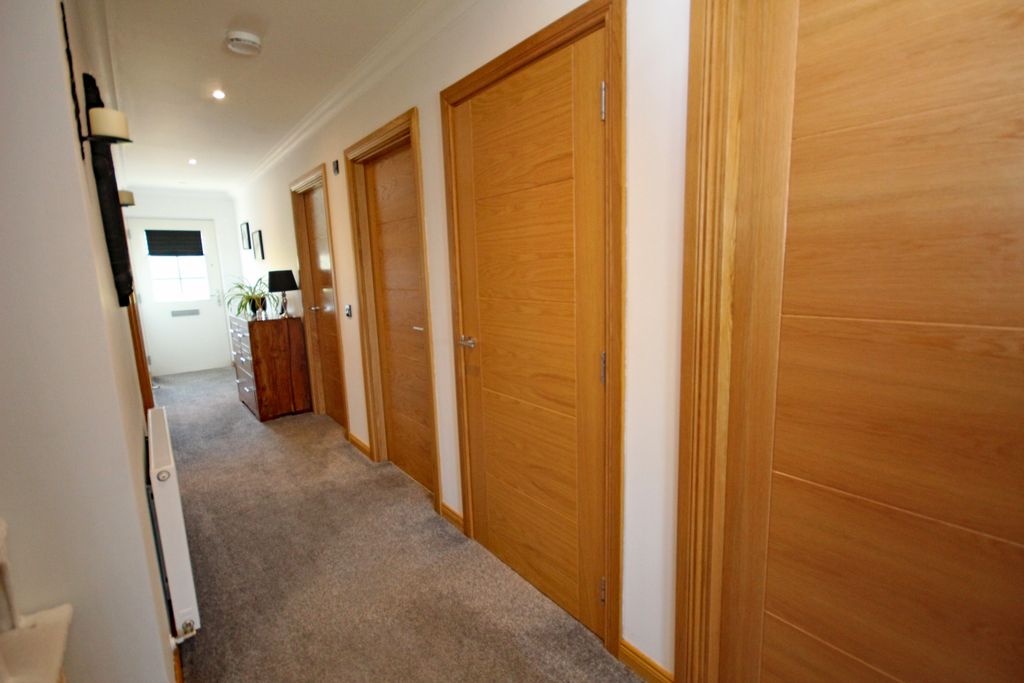 Property photo 2 of 31