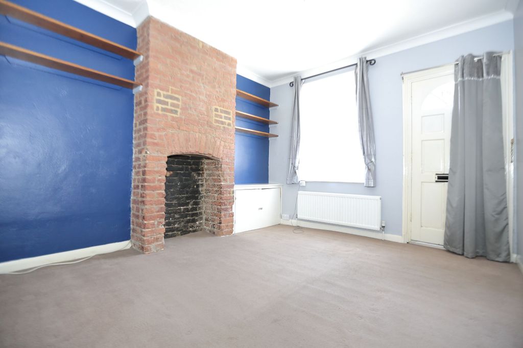 Property photo 3 of 12