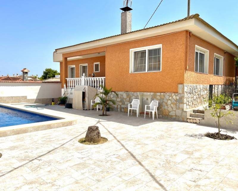 Property photo 1 of 40