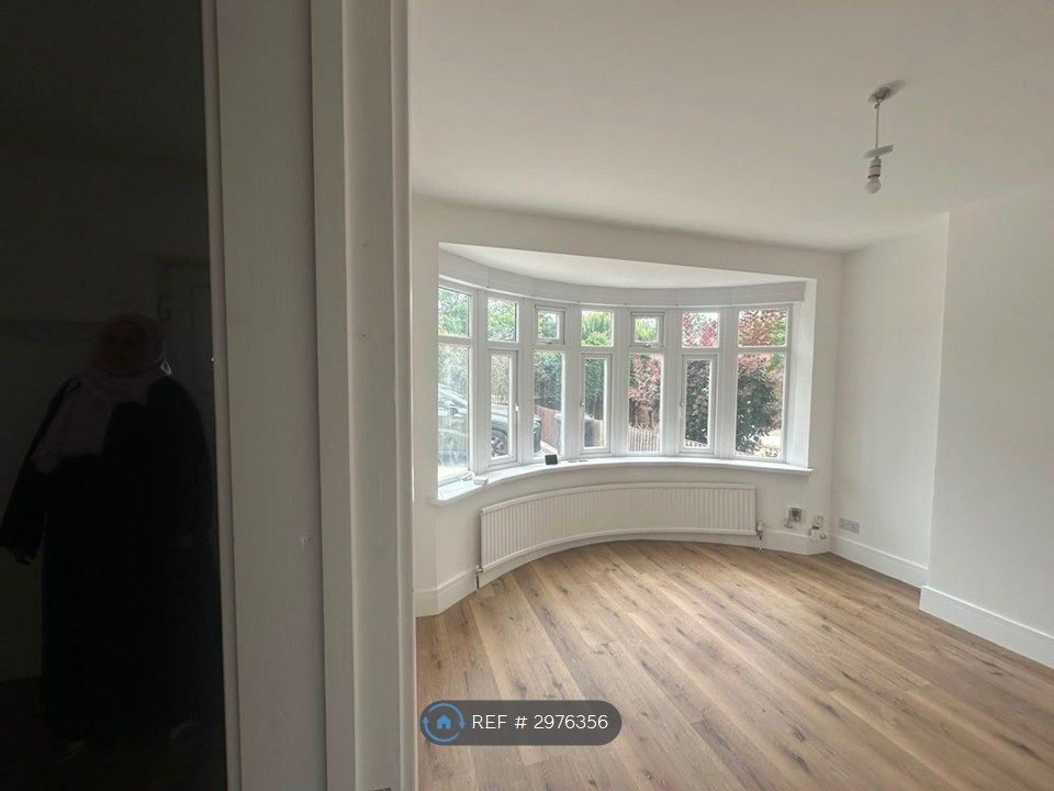 Property photo 2 of 25