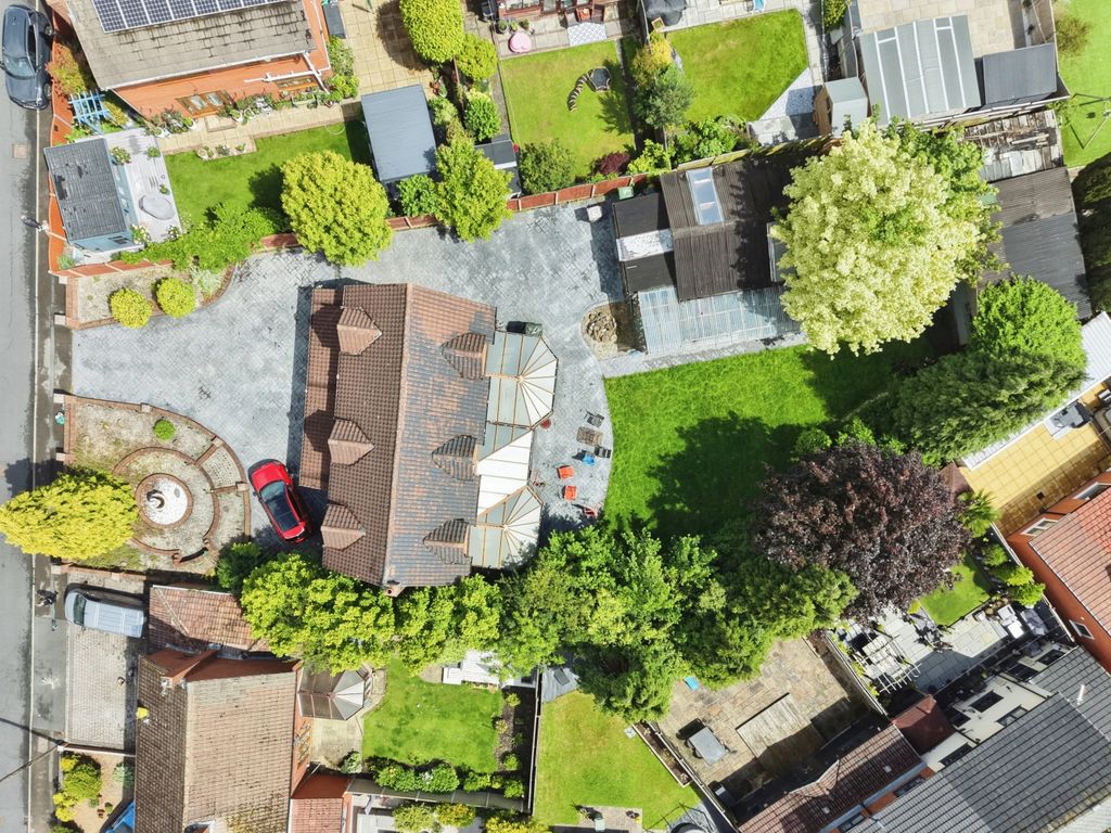 Property photo 3 of 47
