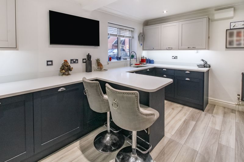 Property photo 2 of 18 Kitchen/Breakfast Room