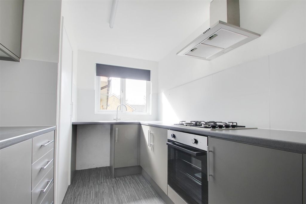 Property photo 3 of 12 Kitchen