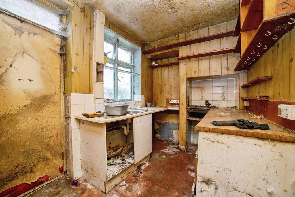 Property photo 3 of 17 Photo