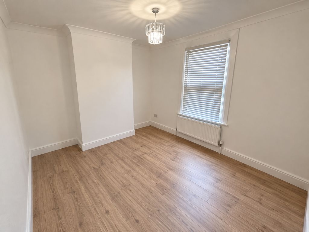 Property photo 3 of 11 Photo 6