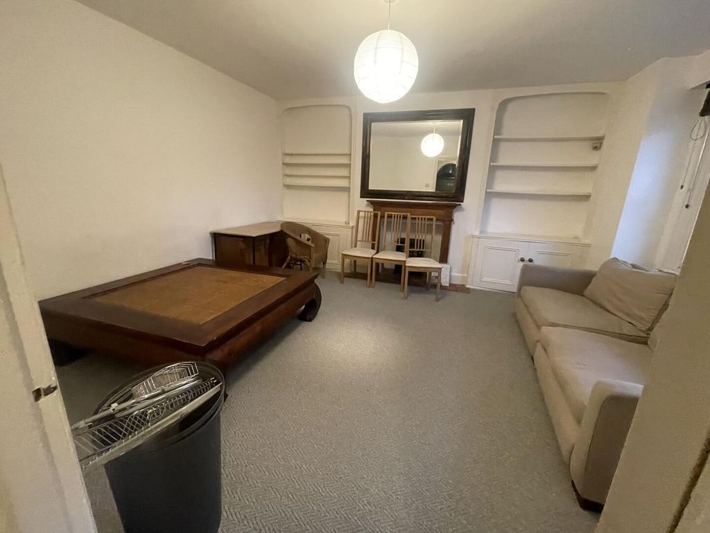 Property photo 3 of 11 Living Room