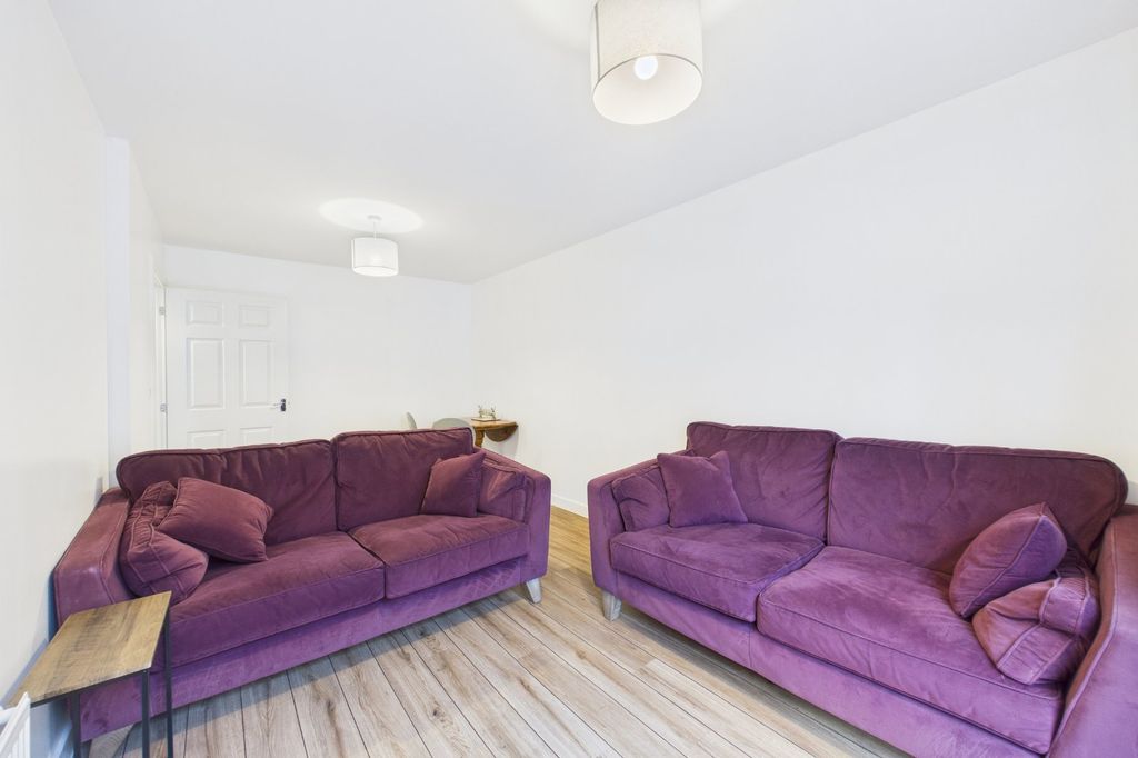 Property photo 2 of 11 Living Room