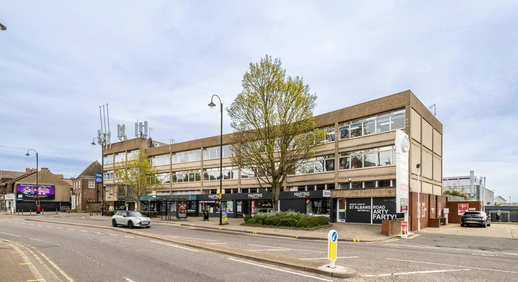 Property photo 1 of 27 Hille Watford38.Jpg