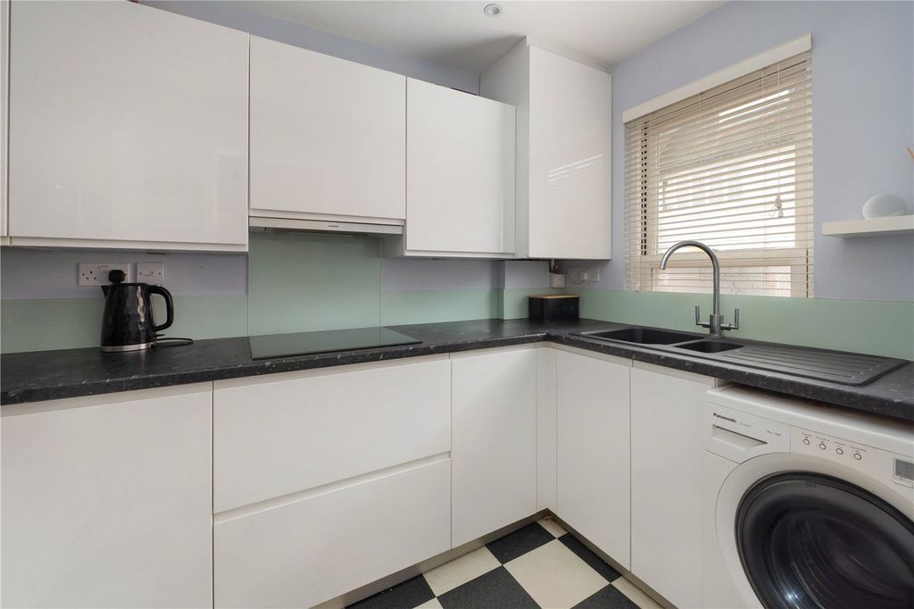 Property photo 3 of 18 Kitchen